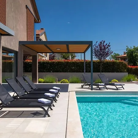 Villa Modern Albona With Pool And Jacuzzi In Porec Kadumi