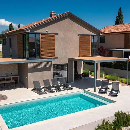 Villa Modern Albona With Pool And Jacuzzi In Porec Kadumi
