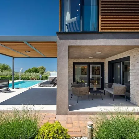 Villa Modern Albona With Pool And Jacuzzi In Porec *
