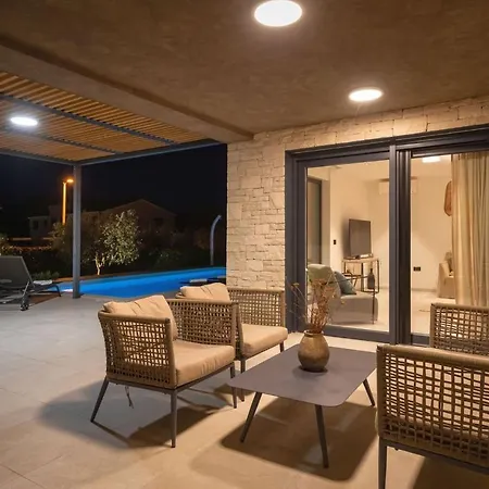 Villa Modern Albona With Pool And Jacuzzi In Porec *