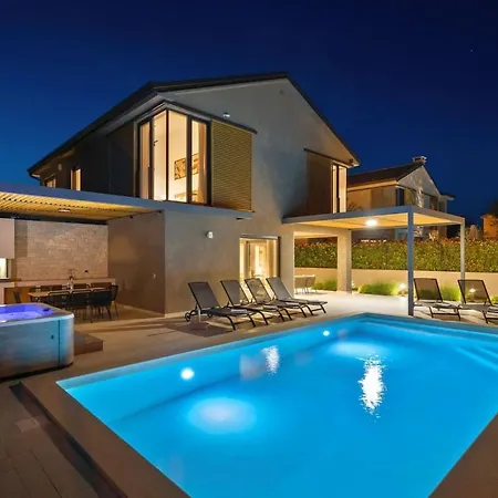 Modern Albona With Pool And Jacuzzi In Porec Villa *