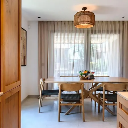 Villa Modern Albona With Pool And Jacuzzi In Porec Kadumi